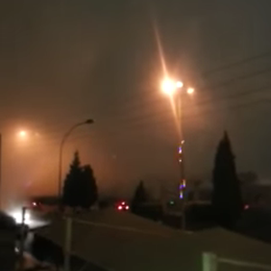 شاهد اللحظة التي حولت فيها العاصفة نهار الطائف إلى ليلٍ دامس 