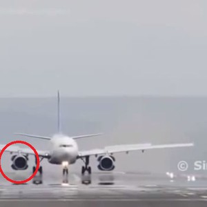 شاهد لحظة انفجار محرك طائرة ركاب قبل لحظات من إقلاعها 