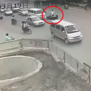 أغرب نهاية لحادث سير يمكن أن تراها في حياتك 