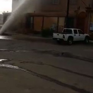 تحطم واجهة منزل مواطن سعودي بسبب انفجار في ماسورة 