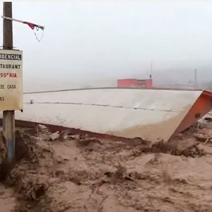 مشهد مُروع لكارثة سيول تشيلي الجارفة 