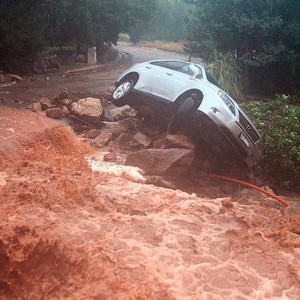 بالصور: فيضانات تداهم ولاية كولورادو الأمريكية و أوباما يُعلن حالة الطوارئ 