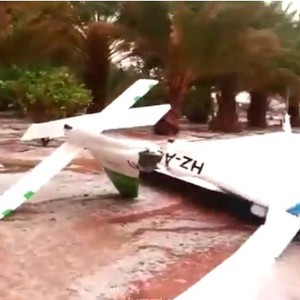 بالفيديو: عاصفة حائل البردية تُسقط طائرة وتُلحق أضراراً جسيمة بها 