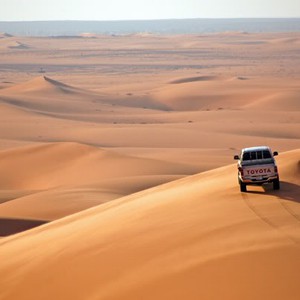 شاهد بالفيديو: صحراء الدهناء وجهة السعوديين في الشتاء