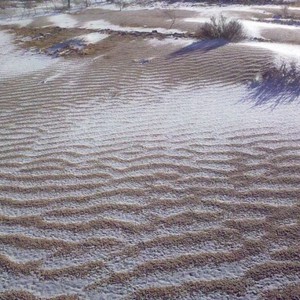 بالفيديو: تساقط زخات من الثلوج على الكثب في القريات