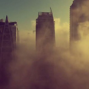 مشهد ساحر لتشكُل الضباب في دبي صباح الأربعاء