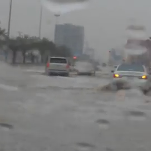  كميات هائلة من الأمطار تُغرق الطرقات في حفر الباطن 