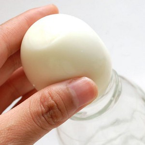 Comment mettre un œuf dans une bouteille d&#39;une manière scientifiquement simple ?