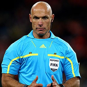 لقطة كوميدية تاريخية لأشهر حكم انجليزي في الوقت الحالي 