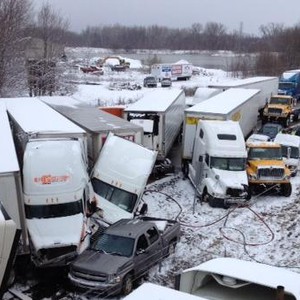 بالفيديو: الجليد يوقع حادثاً بين 150 سيارة في الولايات المتحدة