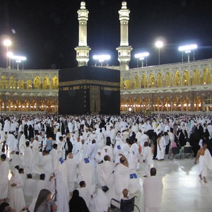 شاهد طرق وفنون السرقة عند البعض في الحرم المكي الشريف