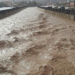 سيول هادرة في منطقة عين الحارة بجازان