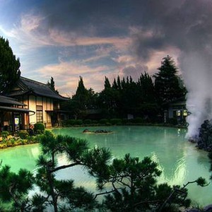 شاهد بالفيديو.. مدينة بيبو اليابانية وسط ينابيع الجحيم