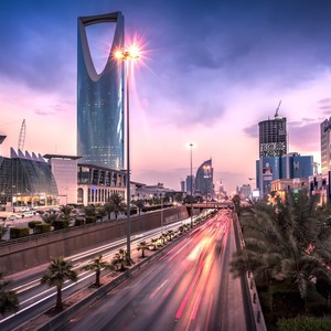 النشرة الجوية - السعودية  | تبقى فرص الأمطار الرعدية جنوباً مع نشاط للرياح في بعض المناطق