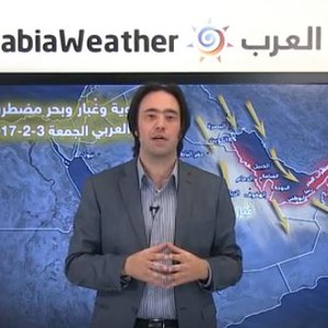 الأجواء تتحول للون الأحمر بسبب عاصفة رملية شديدة