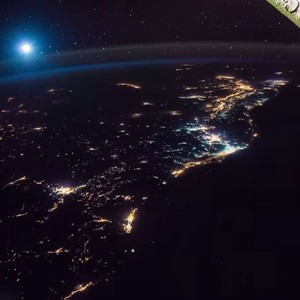 بالفيديو: ناسا ترصد مشهداً فضائياً رائعاً للقمر فوق الجزيرة العربية 