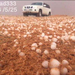 تساقط البرد على محافظة مرات شمال غرب الرياض