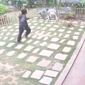 لحظة وقوع كارثة زلزال نيبال من آلة تصوير مُثبّتة في المنزل