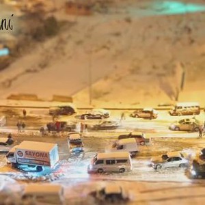 فيديو: شاهد هبوب العاصفة الثلجية و عشرات حوادث الانزلاق  و المخالفات بأسلوب مُسرّع Time-Lapse