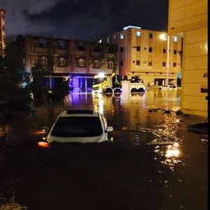 غرق حي كامل في مدينة الطائف بسبب ساعة أمطار