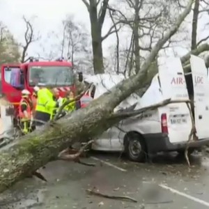 فرنسا... 3 وفيات بسبب عاصفة جنوب غرب البلاد وإصابة خمسة