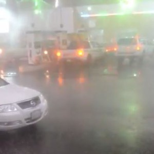 تساقط الأمطار والبرد بغزارة على مدينة بريدة