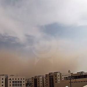 بالفيديو: لحظة اقتحام العاصفة الرملية سماء العاصمة عمان واختفاء مبانيها نهار يوم الاحد