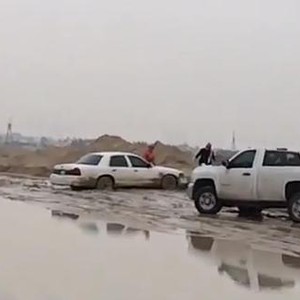 فيديو : حادث سيارة فورد وسط أمطار نهار الجُمعة بعد محاولة "تطعيس"