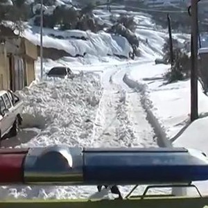 فيديو : تقرير مصور من قناة رؤيا .. عملية فتح الطرق في عجلون 