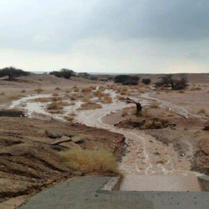 أول مشاهد الأمطار و السيول في الشرما و الخريبة غرب تبوك