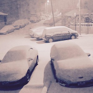 عاصفة جنى: كثافة الثلوج استثنائية على مناطق شمال ووسط المملكة