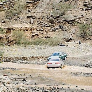 بالفيديو -هطول الأمطار على محافظة رجال ألمع