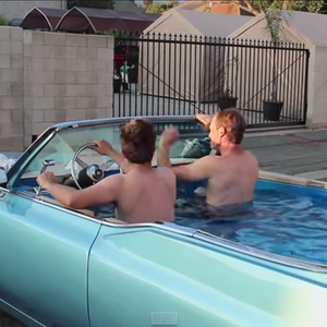 بالفيديو: كاديلاك تتحول الى بانيو متنقل في شوارع لوس انجلوس