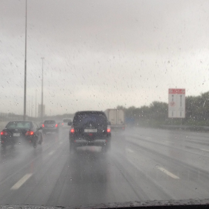 بالفيديو: شاهد العواصف التي ضربت أجزاء من الإمارات 