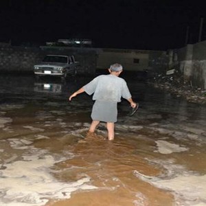 صرخة مواطن " هذا السيل دخل بيتي" مقطع من كارثة سيول وعلان