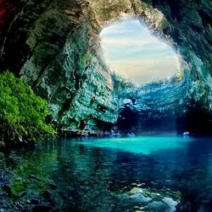 بالصور: شاهد أجمل وأغرب الكهوف المائية في العالم