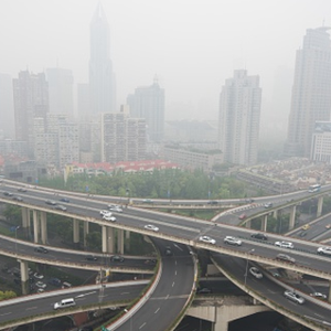 بالفيديو: انهيارات صخرية على طريق سريع ومزدحم تتسبب بوفيات وإصابات في الصين