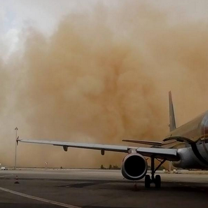 بالصور: عاصفة رملية تضرب مطار الملكة علياء الدولي
