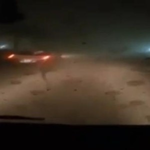 بالفيديو : هذا ليس منتصف الليل.. انها الساعة 4:30 عصراً وسط العاصفة الرملية العاتمة