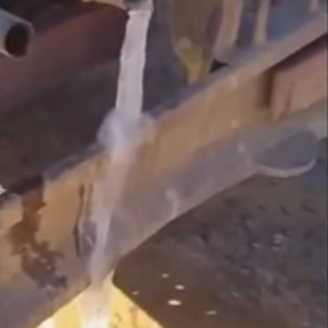 البرودة القارسة تُجمد المياه في طريف شمال المملكة 
