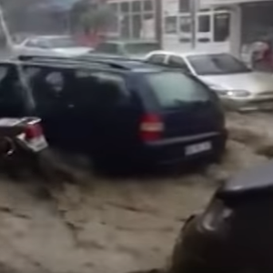 سيول قوية تضرب عددا من مدن تركيا 