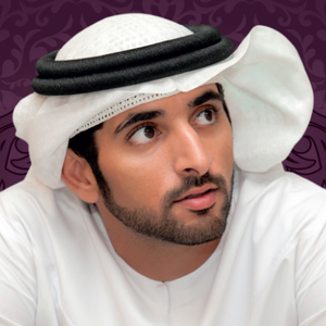 مداعبة حمدان بن محمد "فزاع" لطفل وجده نائماً في الحديقة