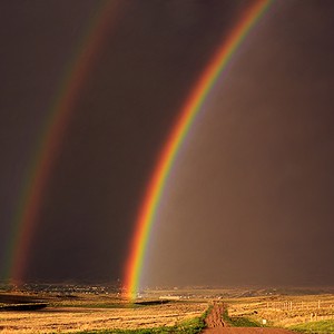 بالفيديو: تشكُل ظاهرة قوس المطر المزدوج في سماء السعودية