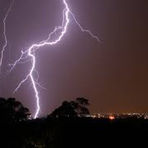 أقوى صاعقة تم رصدها في سماء الوطن العربي خلال الأسبوع الحالي 