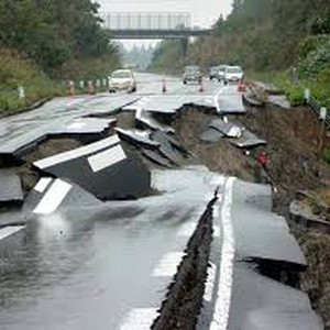 ماذا تفعل للنجاة بنفسك عند وقوع زلزالٍ؟