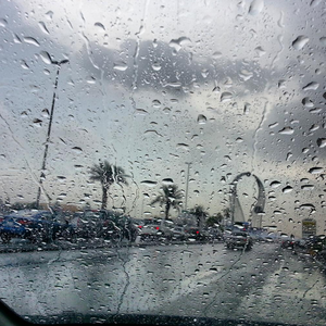 بالصور :عروس البحر الأحمر تستقي بأمطار الرحمة بعد انقطاع طويل