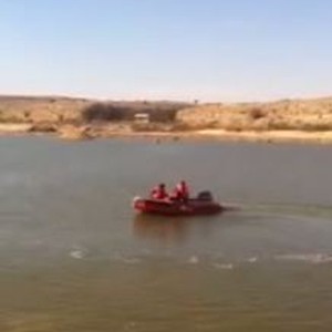 بالفيديو: المئات يشاركون بالبحث عن مفقودي الأمطار بوادي الحائر 