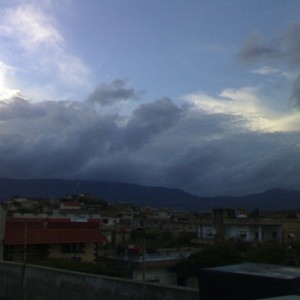 زخات رعدية عشوائية شمال غرب البلاد مساء الخميس ورقعة الأمطار تتسع مؤقتاً الجمعة 