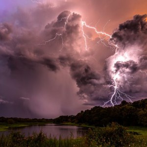 السعودية - بالتسلسل الزمني | أمطار رعدية وموجات غبار في مناطق واسعة والثلوج تتجدد على مرتفعات تبوك