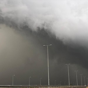 بالفيديو | بداية قوية للأمطار على مسندم وشناص وتوقعات باشتداد واتساع الأمطار غداً